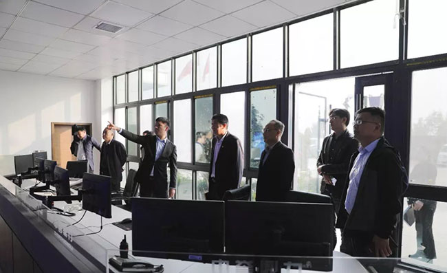 ���������L��B���ܵVɽ����ϵ�y