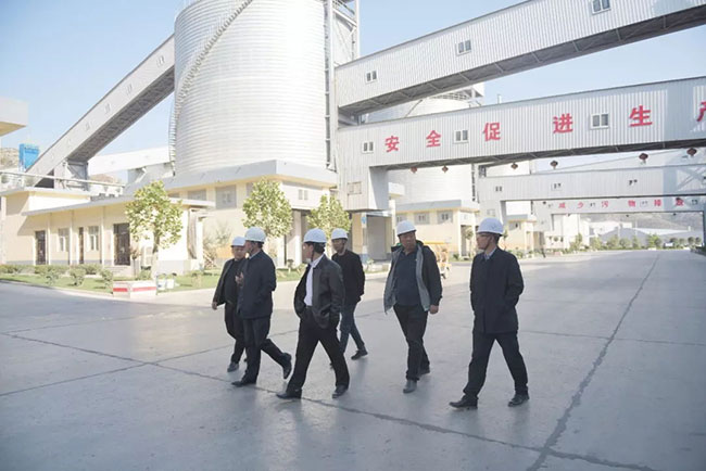 �F���~�ʭh(hu��n)���־��L(zh��ng)������һ���W�R���u(y��)���������{(di��o)��