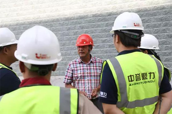 ���L�F��c����ɽ��ʯ���T����ͨ