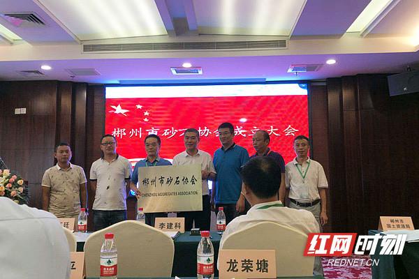 �f���������