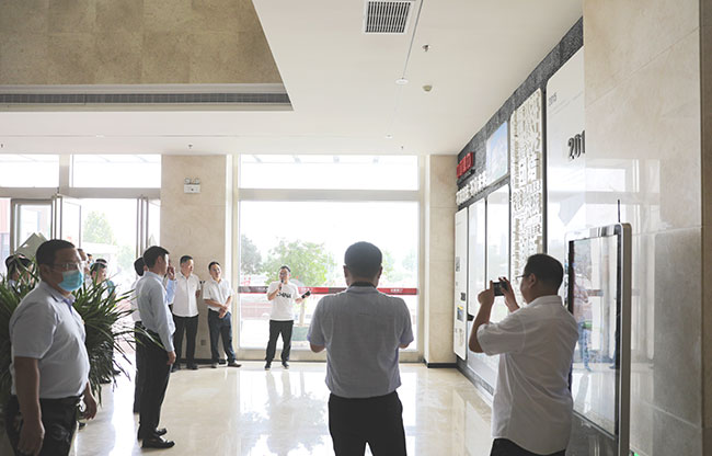 ���B���u�����lչ�v��